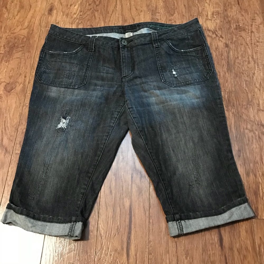 WEDDING SALE Arizona Distressed shorts sz 19